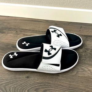 Like new, men’s size 14 Under Armour slides.